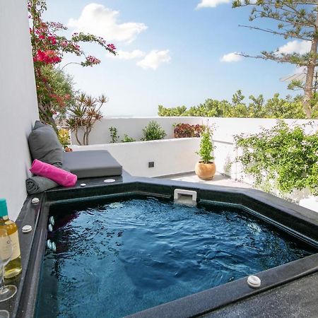 Sensia Luxury Studio With Hot Tub Oia  Exterior foto